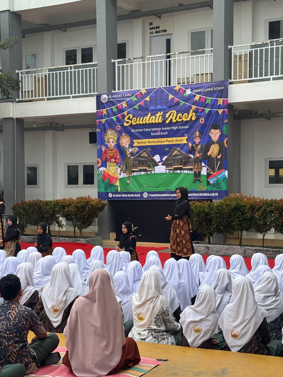 SMPI Al- Azhar menyelenggarakan program “Sehari Berbudaya Pasti Aceh” (SEUDATI)