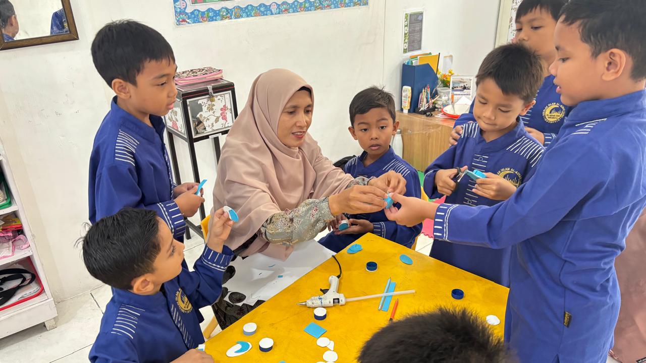 Mengubah Sampah Menjadi Karya Kreatif dan Bernilai